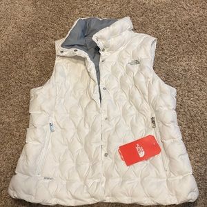 NWT white and grey north face vest